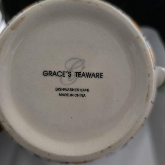 Green and Red Floral Ceramic Teapot Kitchen Accessory - Picture 4 of 4